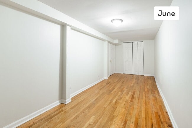 Building Photo - ROOM ONLY in 4-bed/2.0-bath Home