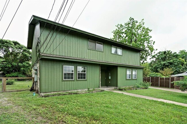 Foto del edificio - 903 Aurora Cir