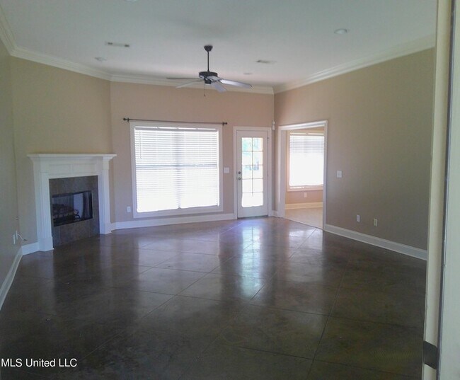 Foto del edificio - 141 Creekside Dr