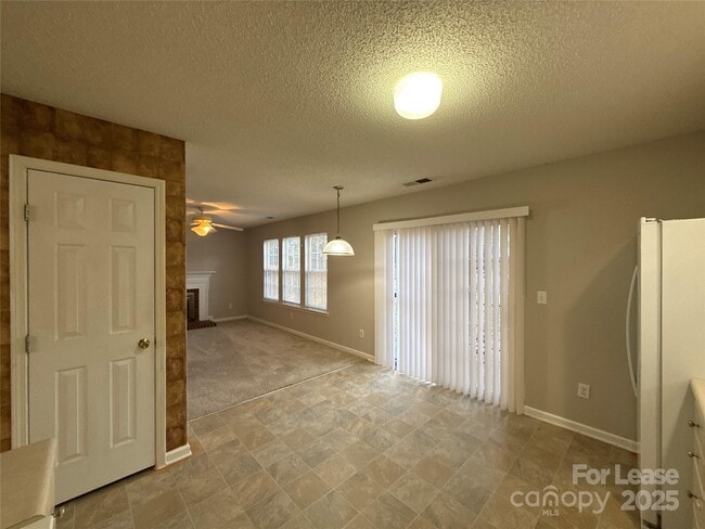 Foto del edificio - 9707 Baxter Caldwell Dr