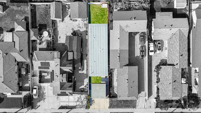 Building Photo - 2051 E Harding St