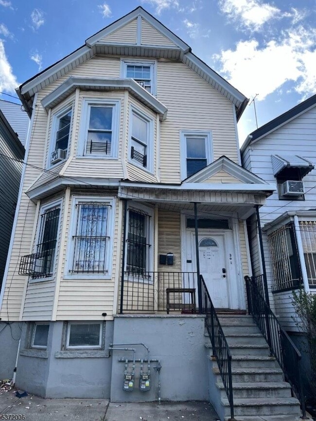 Photo - 308 Court St Townhome