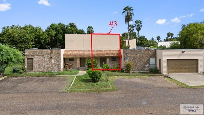 Building Photo - 805 Continental Dr