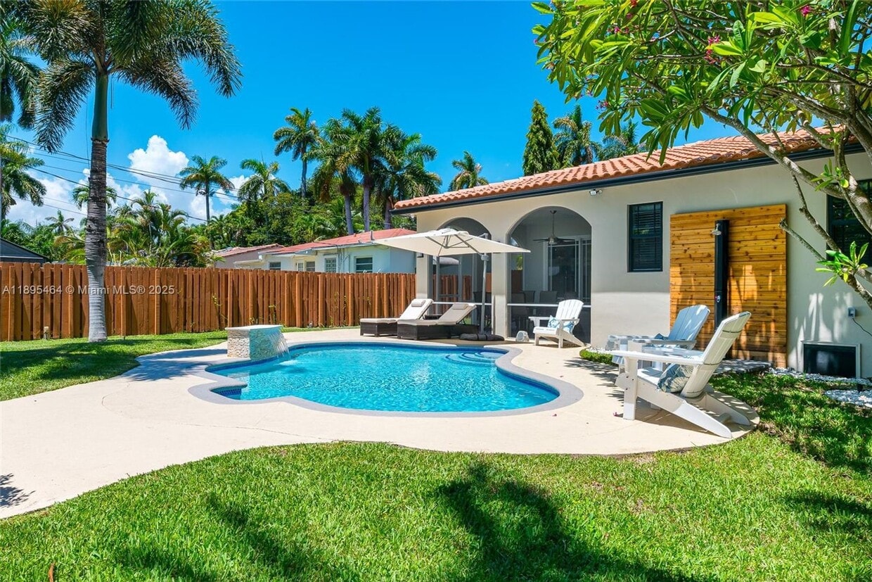 Primary Photo - 1410 Mayo St