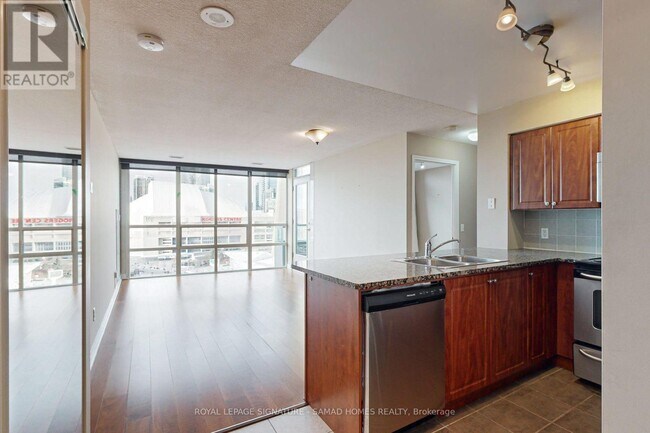 Building Photo - 51 Lower Simcoe St