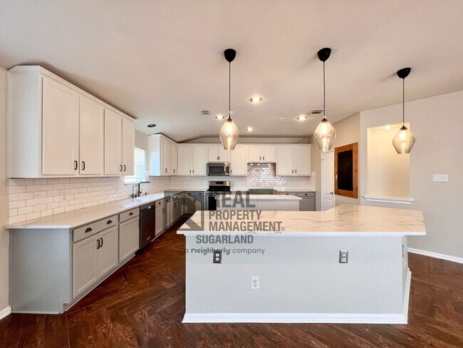 Foto del edificio - Luxurious One Story Home!