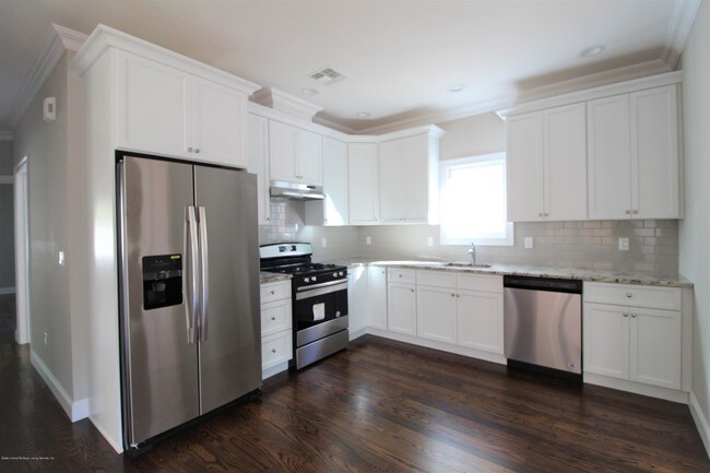 Building Photo - 242 Ionia Ave