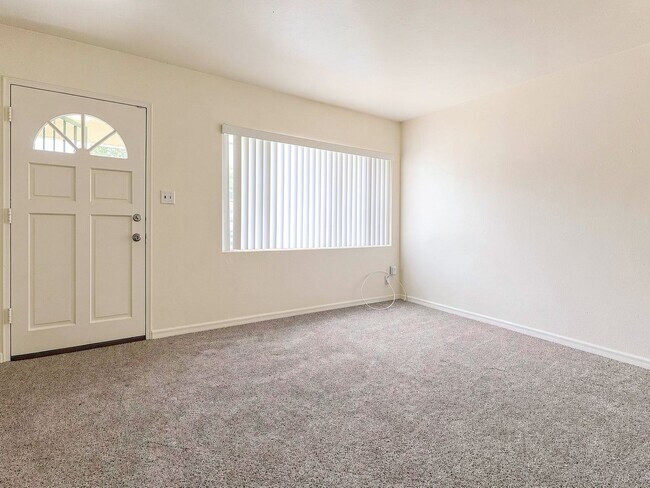 Foto del edificio - 3 Bedroom Home for Rent Near Tiger Stadium & Lakeland Regional!