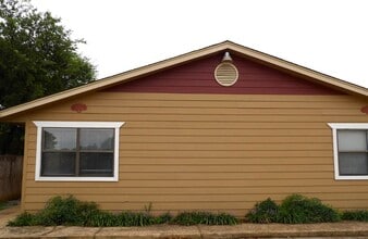 Building Photo - 2514 SW B Ave