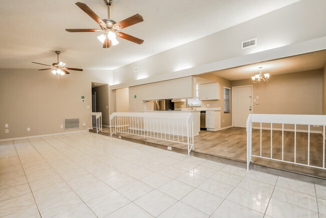 Building Photo - 893 Benchwood Dr