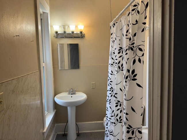 Building Photo - 10 State St