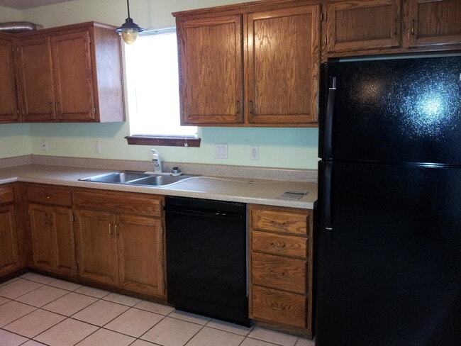 Foto del edificio - fenced backyard