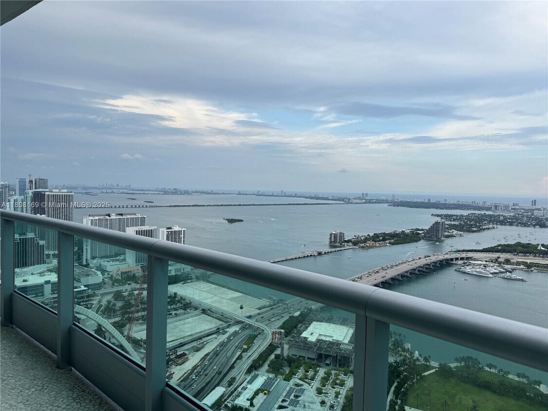 Foto del edificio - 900 Biscayne Blvd