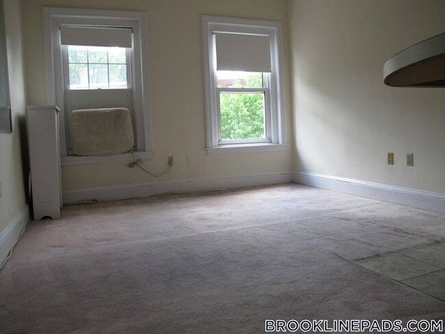 Building Photo - 1223 Beacon St