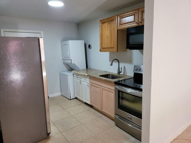 Building Photo - 520 N 26th St