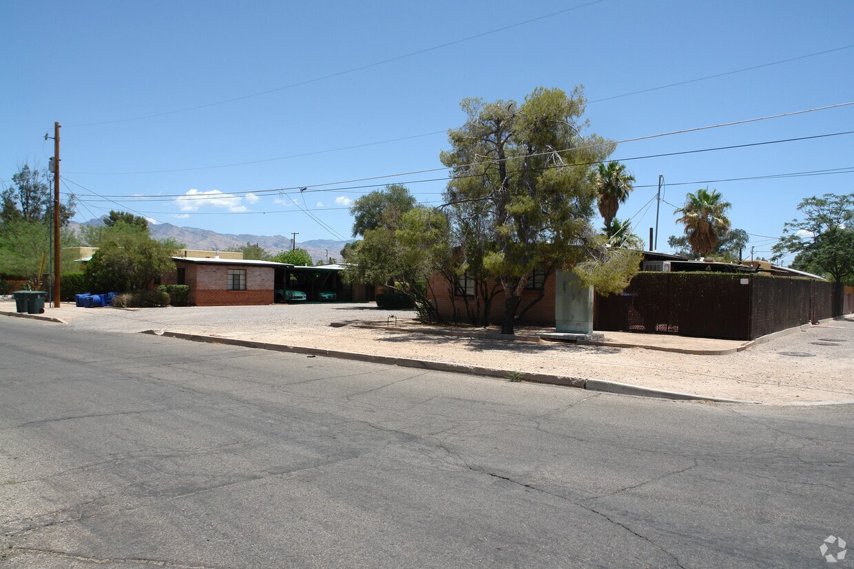Foto del edificio - 1202-1208 N Howard Blvd