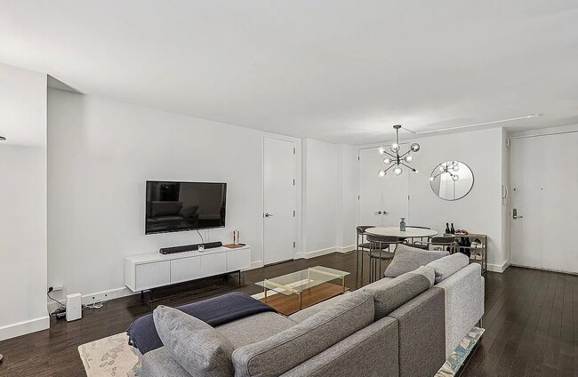 Foto del edificio - 161 W 61st St