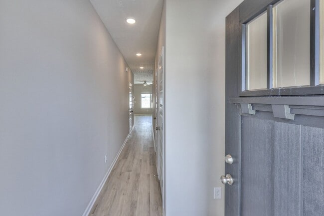 Foto del edificio - HALF OFF MOVE IN SPECIAL....BRAND NEW Luxury Townhome in Tullahoma!!