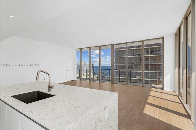 Foto del edificio - 2678 Tigertail Ave