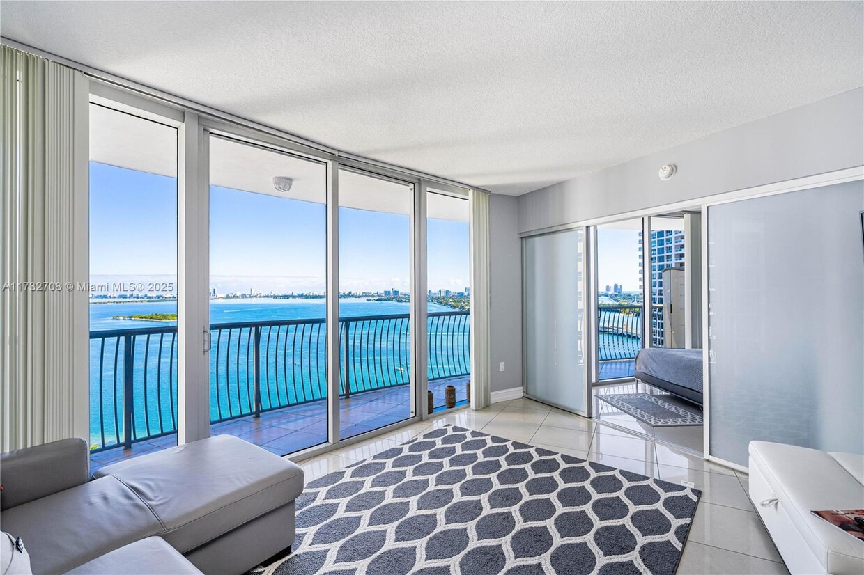 Primary Photo - 1750 N Bayshore Dr