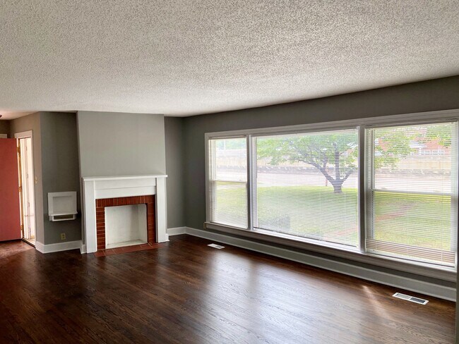 Building Photo - 2307 Andrew Jackson Way NE