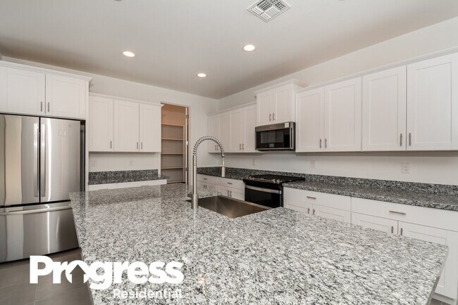 Building Photo - 17435 W Running Deer Trl