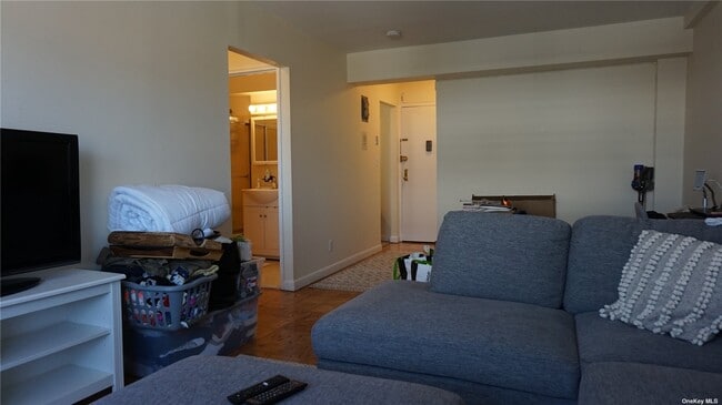 Building Photo - 985 Oceanfront