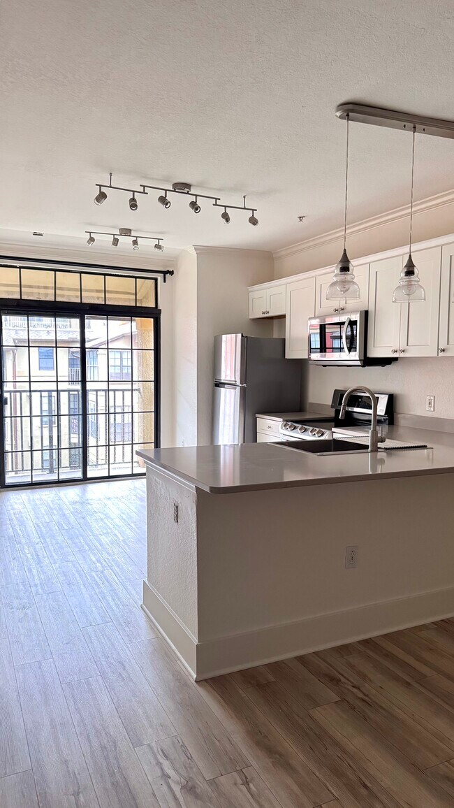 Foto del edificio - 911 N Orange Ave