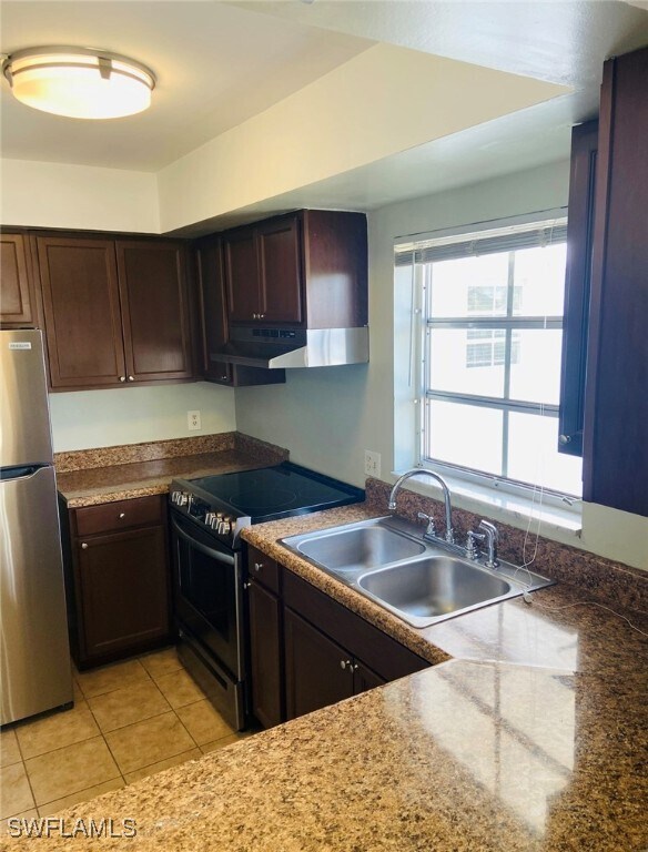 Building Photo - 5 High Point Cir W