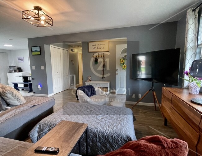 Building Photo - 5051 Bluffview Dr