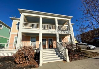Building Photo - 425 E Hillside Dr