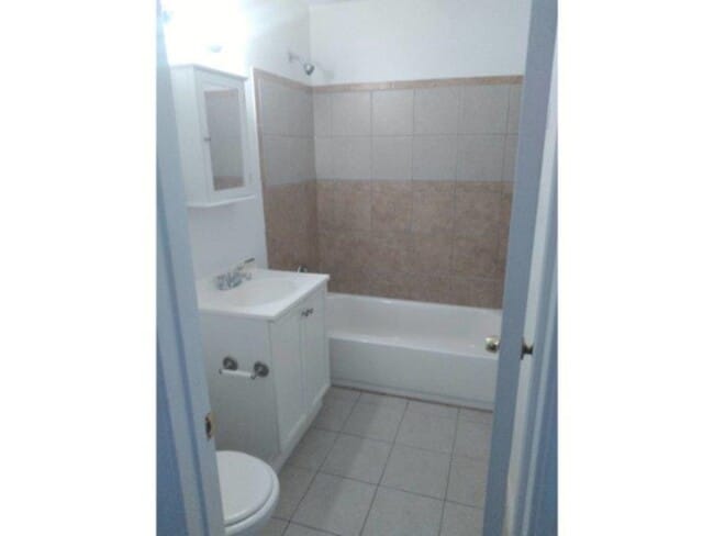 Building Photo - 1159 NW Ozmun Ave