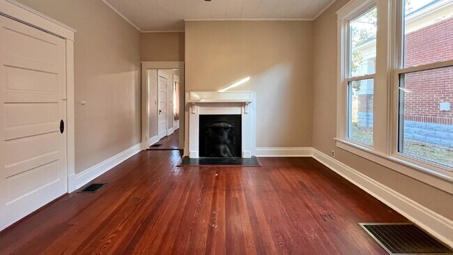 Foto del edificio - Coming Soon: 1BR, 1BA duplex