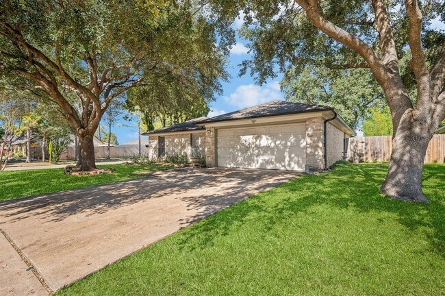 Building Photo - 3803 Cedar Gardens Dr