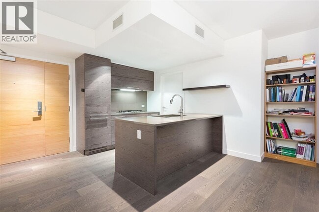 Building Photo - 5782 Berton Ave
