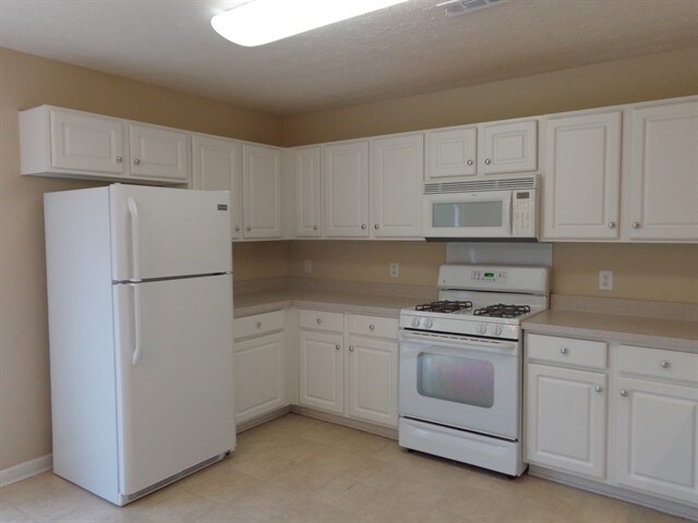 Building Photo - 3648 Coles Branch Dr