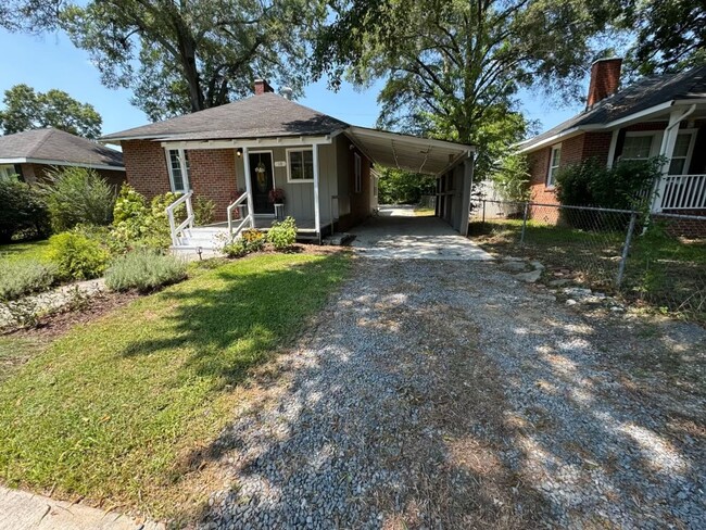 Building Photo - 3 Bedrooms, 1 Bathroom - Home in Celenease...