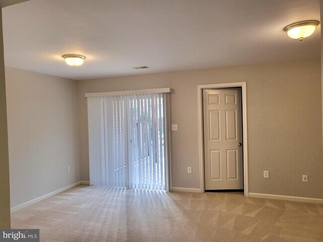 Building Photo - 14237 Hunters Run Way