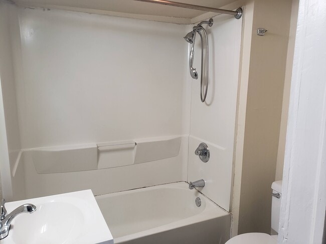 Building Photo - 43 Doe St