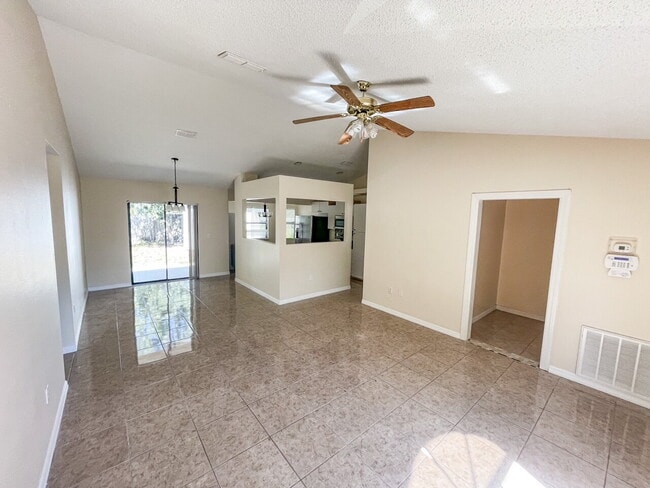 Photo - Gorgeous 3/2/2! Nice Neighborhood! Great Location! Apartment