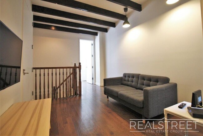 Building Photo - 4 Bed 2 Bath Duplex in BedStuy!