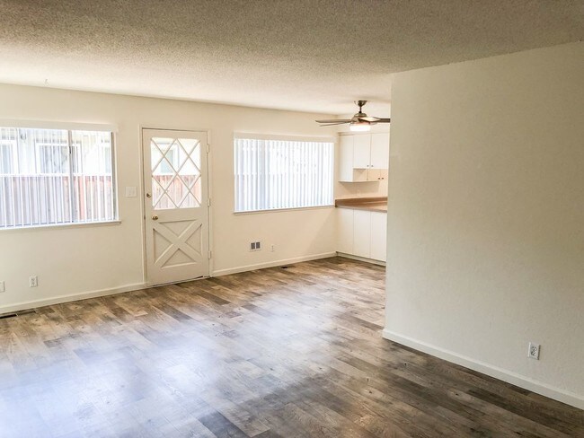 Foto del edificio - 2 Bedroom Duplex in Santa Clara