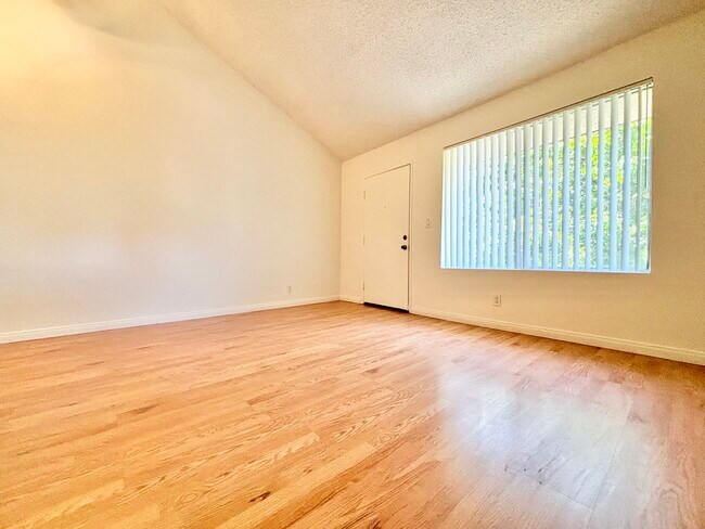 Foto del edificio - 17327 Saticoy St