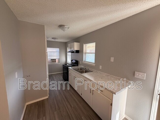 Foto del edificio - 1615 1/2 N Main St