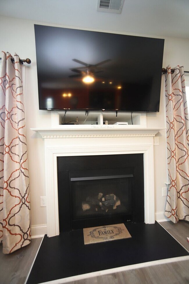Foto del edificio - 709 Lone Pine Loop