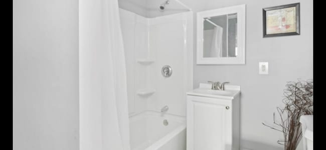 Building Photo - 120 Read St