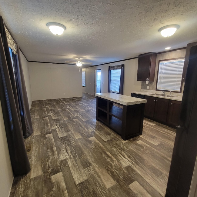 Building Photo - 15 Golfview Ct