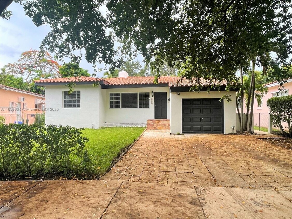 Foto principal - 845 Lorca St