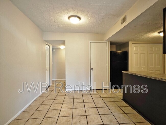 Building Photo - 7201 Arlington Expy