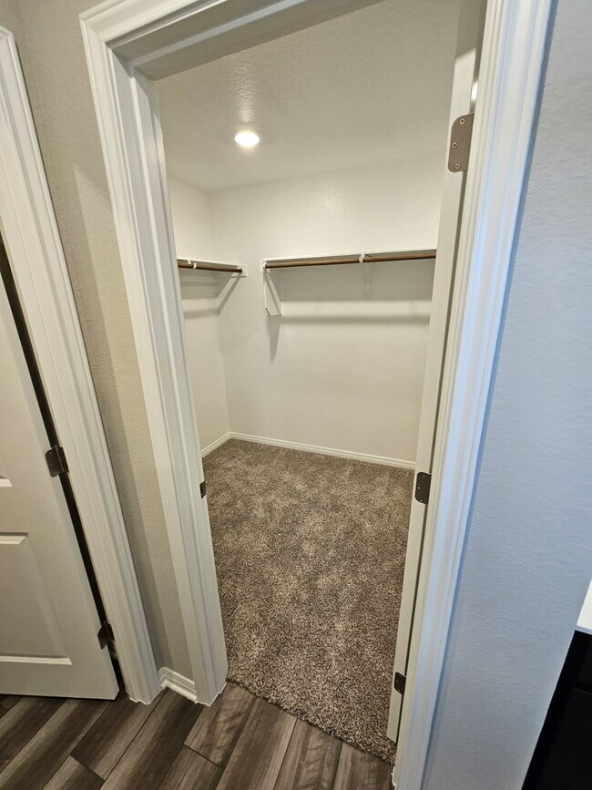 Foto del edificio - 3708 Sweet Watermelon Ln